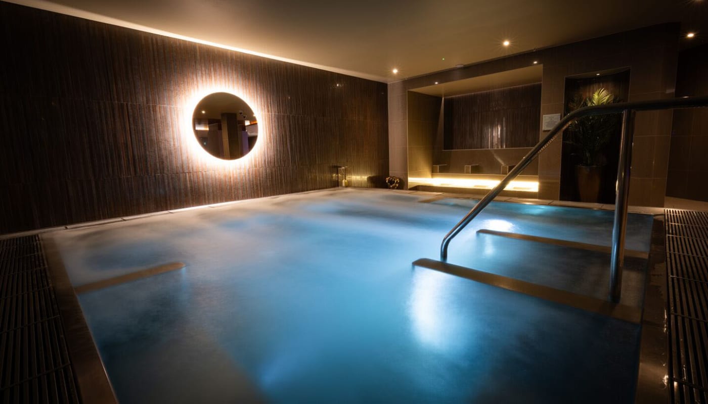 gym-with-swimming-pool-in-gloucester-health-club-david-lloyd